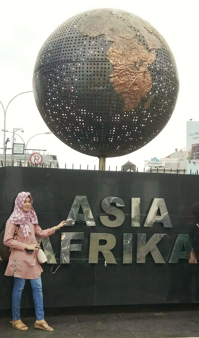 Bandung: Antre Foto di Jalan Asia Afrika - Jejak Literasi
