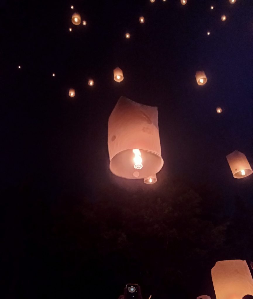 Tempelkan Wishlist di Lampion