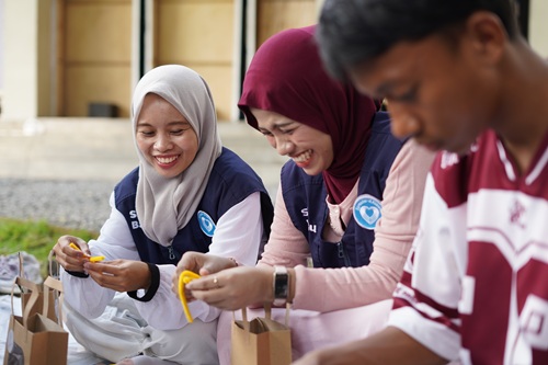 Workshop Merangkai Bunga Bersama Anak-anak Binaan